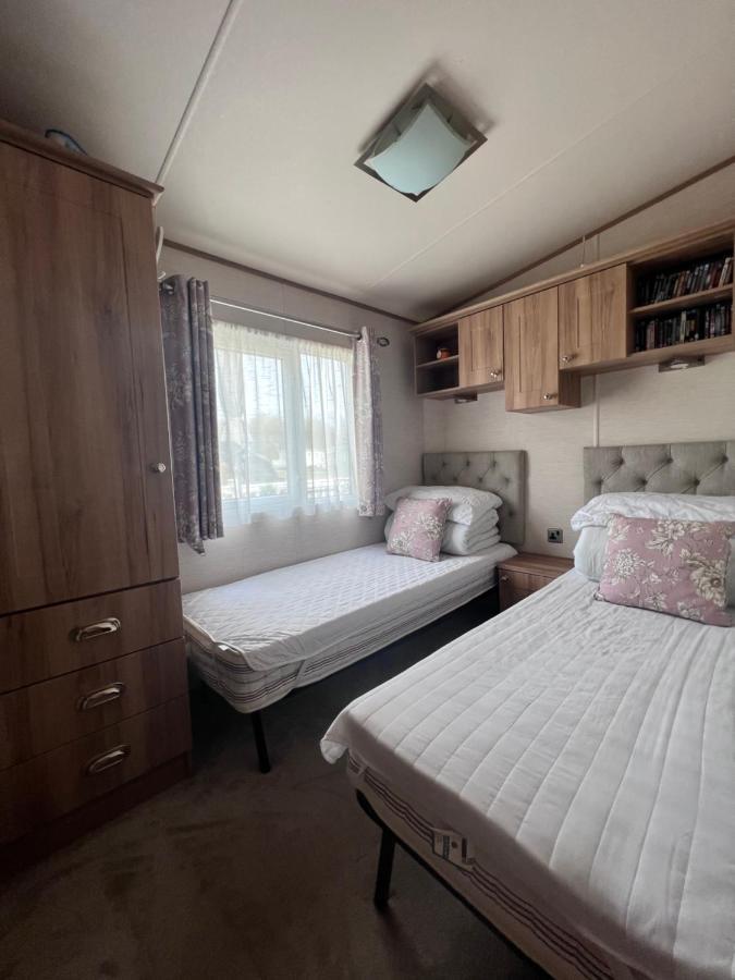Norfolk Caravan Staycation Pet Friendly Belton with Browston ภายนอก รูปภาพ
