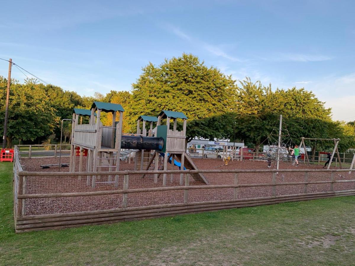 Norfolk Caravan Staycation Pet Friendly Belton with Browston ภายนอก รูปภาพ